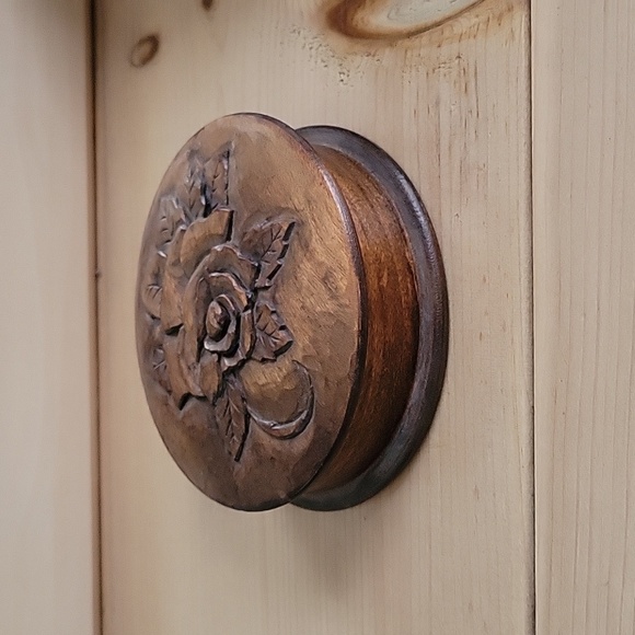 Wood Handcarved Flower & Butterfly Trinket Box - Picture 7 of 7